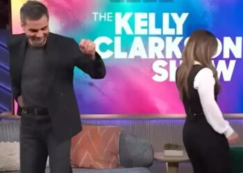 Wagner Moura samba em talk show americano para divulgar O Agente Secreto