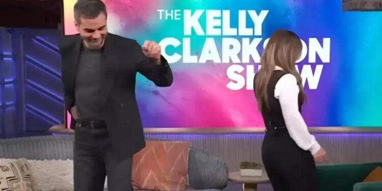 Wagner Moura samba em talk show americano para divulgar O Agente Secreto