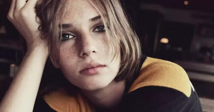 Maya Hawke vai estrelar The God of the Woods, nova série da Netflix