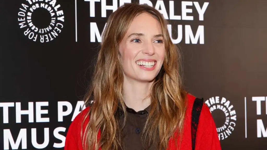 Maya Hawke vai estrelar The God of the Woods, nova série da Netflix 1 Maya Hawke vai estrelar The God of the Woods, nova série da Netflix